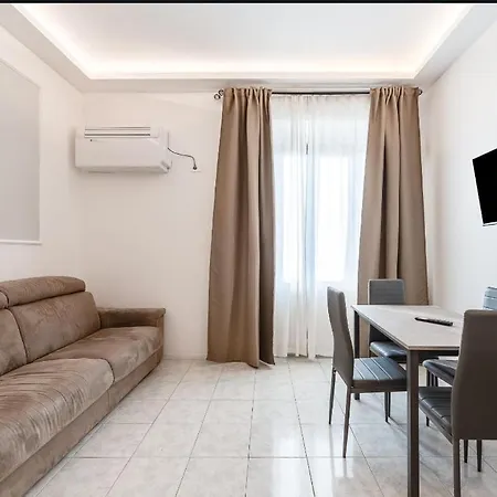 Smile In Apartment *