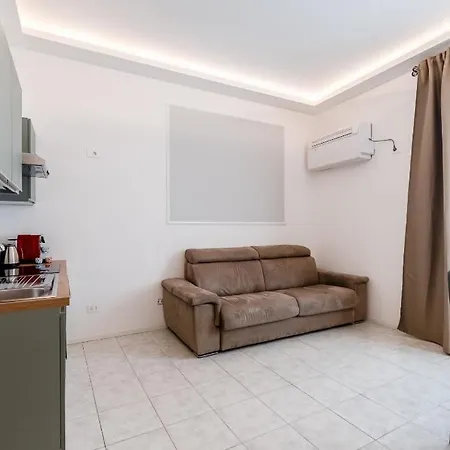 Smile In Apartment